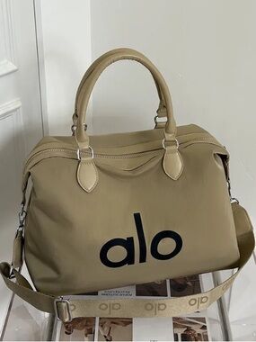 ALO Yoga Olive Green Convertible Tote Bag with Detachable Strap